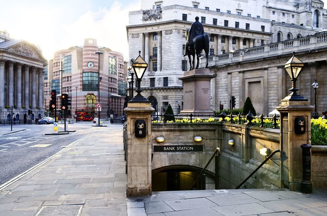 Londono metro tuneliai atskleidžia istorinius miesto etapus