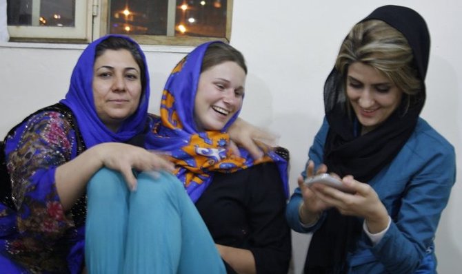 Asmeninė nuotr./Užsienietes iranietės greitai priima į savo draugiją ir apgaubia šiluma ir dėmesiu. Živilė (800x476)