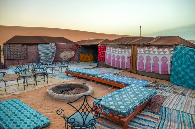 Shutterstock.com/Oazė Sacharos dykumoje