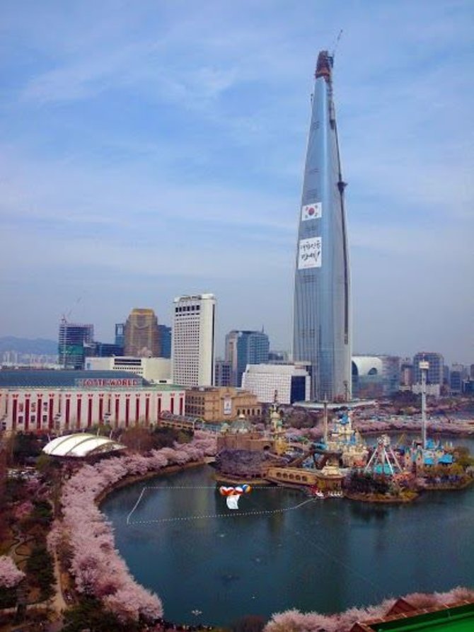 Asmeninė nuotr./556 metrų aukščio dangoraižis „Lotte World Tower“ Seule
