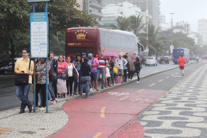 We Are Molicheras nuotr./Ipanema. Viešojo transporto belaukiant