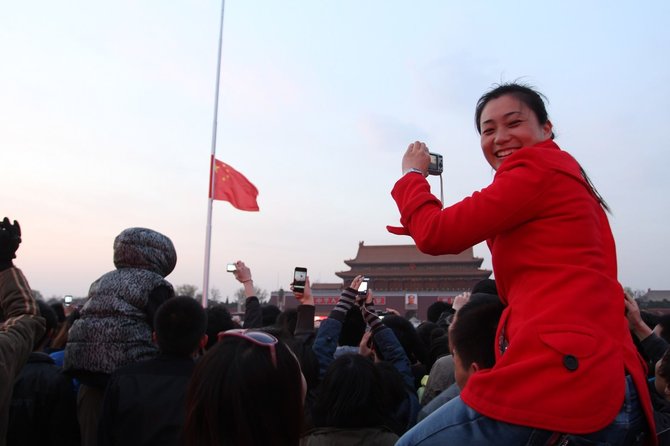 Vaido Mikaičio nuotr./Vėliavos nuleidimo cereonina vakare Tiananmenio aikštėje