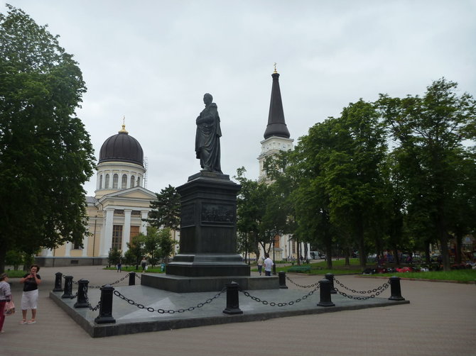 Gerimanto Statinio nuotr./Odesos katedra ir paminklas kunigaikščiui Voroncovui