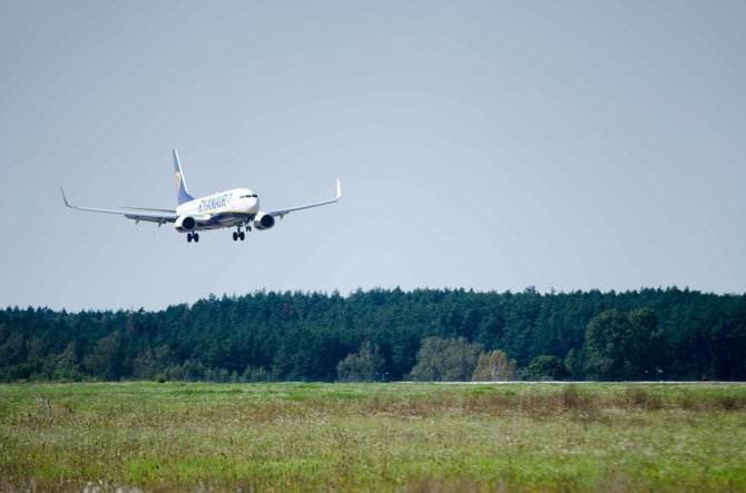 Vilmanto Raupelio nuotr./Kauno oro uosto aviacijos šventėje demonstruoti lėktuvai