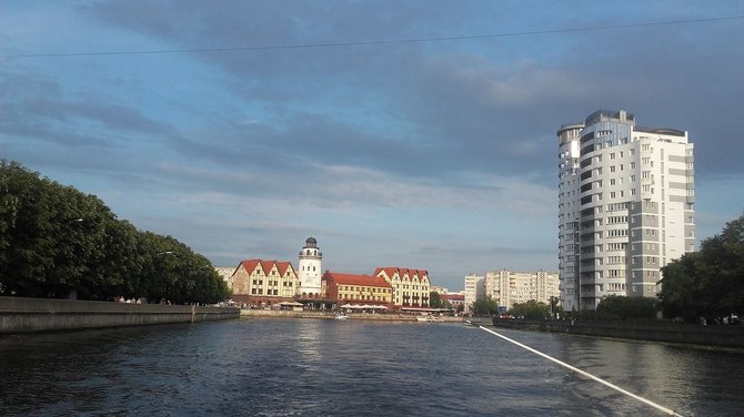 Vaido Mikaičio nuotr./Karaliaučiaus vaizdai plaukiant laivu Piegliaus upe