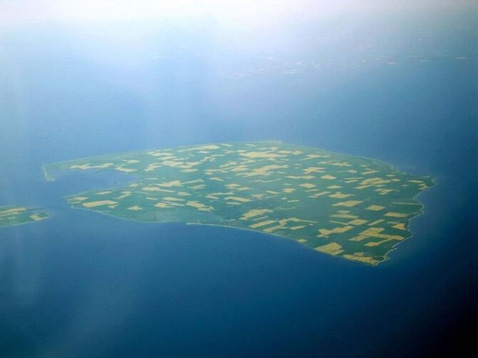 Wikipedia.org/Fėmarno salos iš lėktuvo