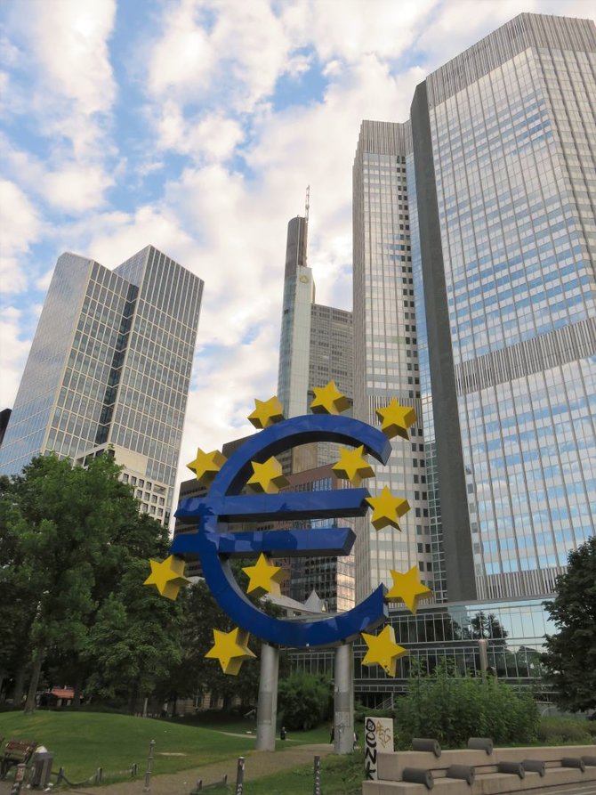 Saulės Paltanavičiūtės nuotr./Frankfurte galima rasti ir paminklą eurui