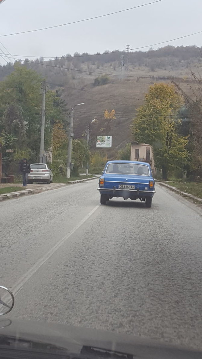 Žydrės Dargužytės nuotr./Bulgarijos keliuose netrūksta mums jau egzotiškų transporto priemonių – „Volgų“