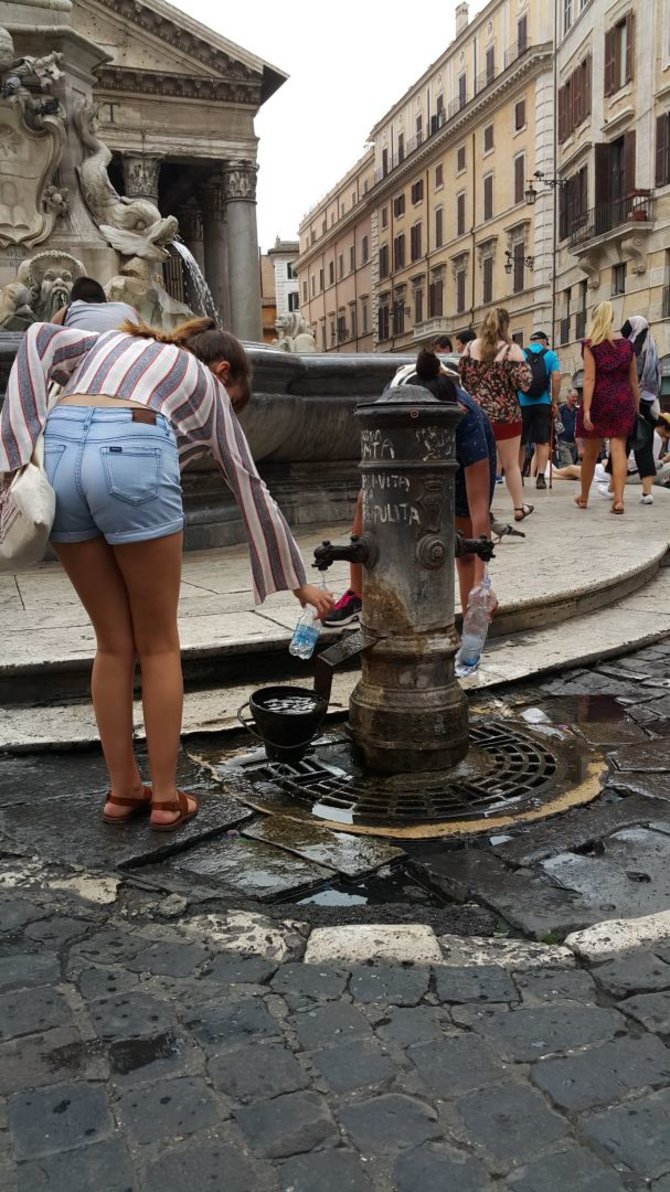 Ingos ir Vidmanto Narijauskų nuotr./Romoje pilna geriamo vandens fontanėlių