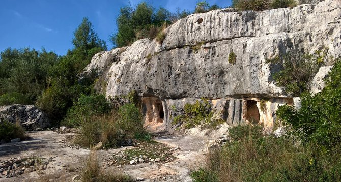 Viktorijos Jasevičiūtės nuotr./Cava D'Ispica archeologinis parkas: laidojimo urvai