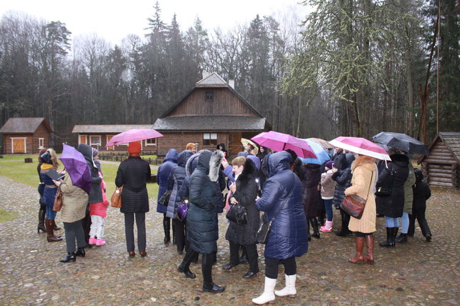 Raimondos Mikalčiūtės-Urbonės/15min.lt nuotr./Ekskursija baltarusiškose „Rumšiškėse“