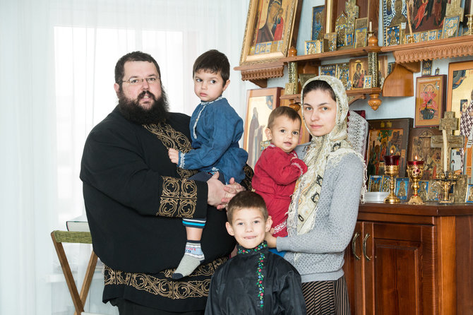 Arkadijaus Babachino/Fotografas.co nuotr./Kauno sentikių religinės bendruomenės dvasinio tėvo Sergijaus Krasnopiorovo šeima