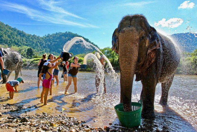 Asmeninė nuotr./Tailandas, dramblių maudynės – vaikus ypač žavinti pramoga