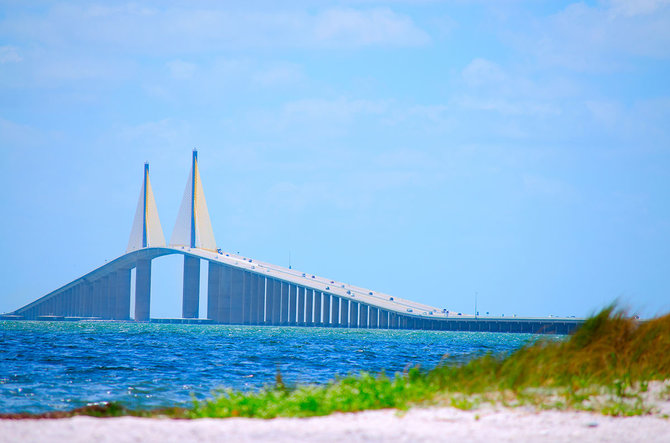 Shutterstock nuotr./„Sunshine Skyway“ tiltas