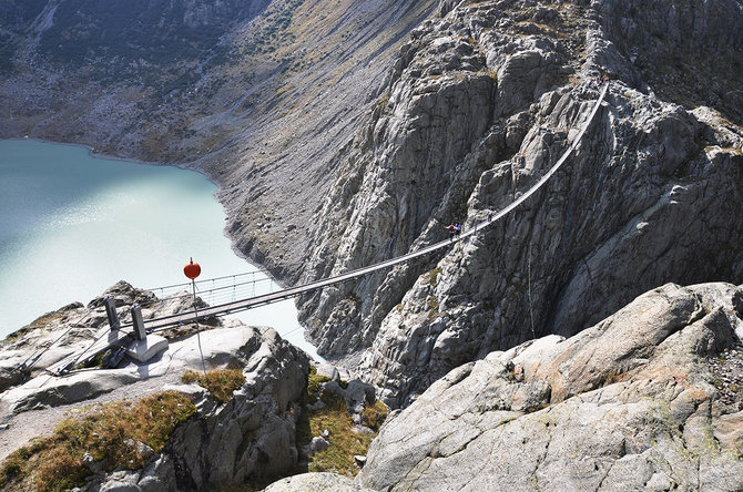 Shutterstock nuotr./„Trift Bridge“ tiltas, Šveicarija