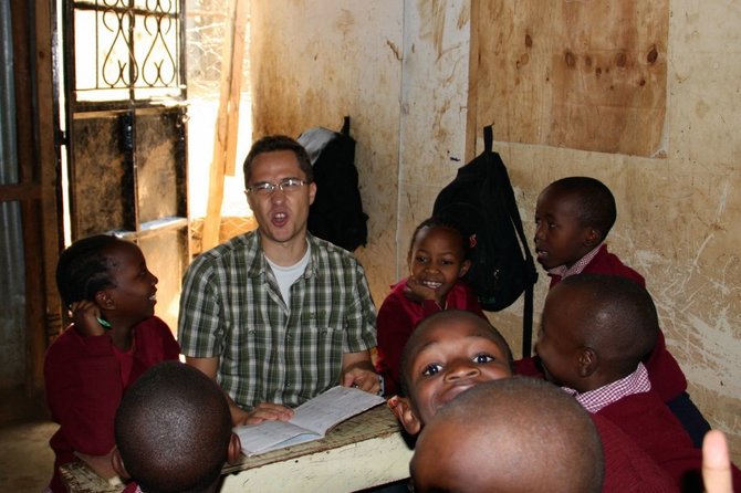 Asmeninio albumo nuotr. / E.Markovas su mokiniais Nairobyje, Kenijos sostinėje
