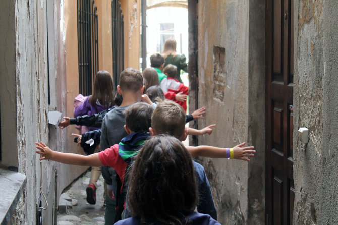 VšĮ „Gatvės gyvos“ nuotr./Vaikštinėdami po skirtingas Vilniaus vietas vaikai galės pažinti savo miesto istoriją