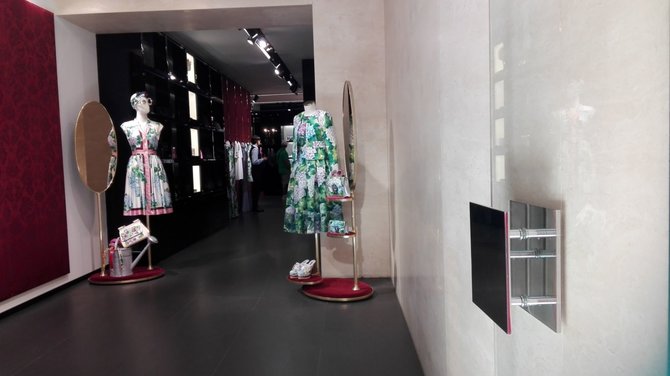 Tavo Roma nuotr./Kaprio hortenzijos – ant „Dolce&Gabbana“ suknelių