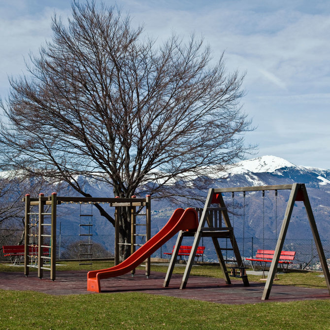 Vida Press nuotr./Žaidimų aikštelė Šveicarijoje
