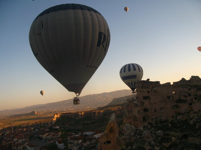 Asmeninės nuotr./Kelių valandų skrydis oro balionu virš Kapadokijos slėnių užtikrina įspūdžių gausą