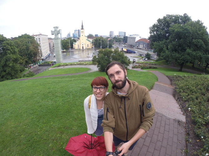 Asmeninė nuotr./Vilniečiai Mantas ir Simona Baltijos kelio 28-erių metų sukaktį paminėjo keliaudami per Lietuvą, Latviją ir Estiją
