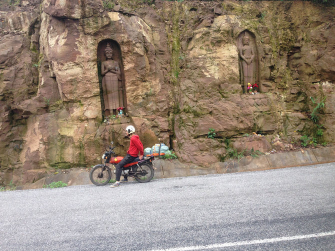 Karolio Barecko nuotr./Karolio kelionė motociklu per Laosą