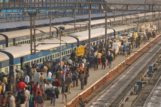 123rf.com /Kasdien Indijoje įvykdoma per 10 000 kelionių traukiniais