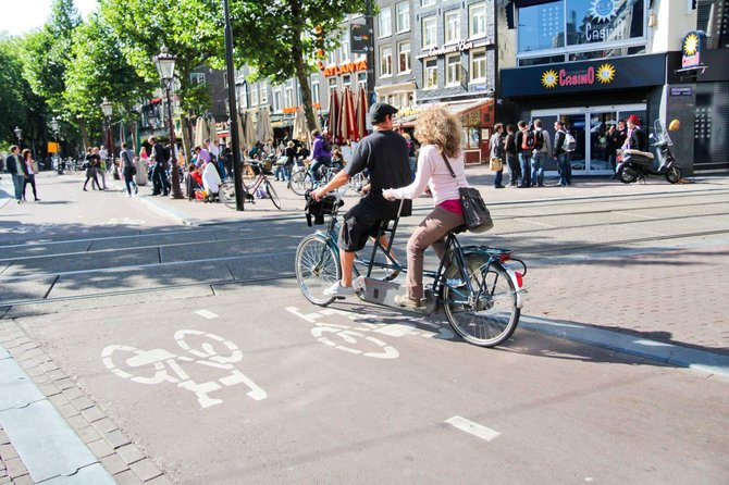 123rf.com /Nyderlanduose dviračiu važiuojanti pora 