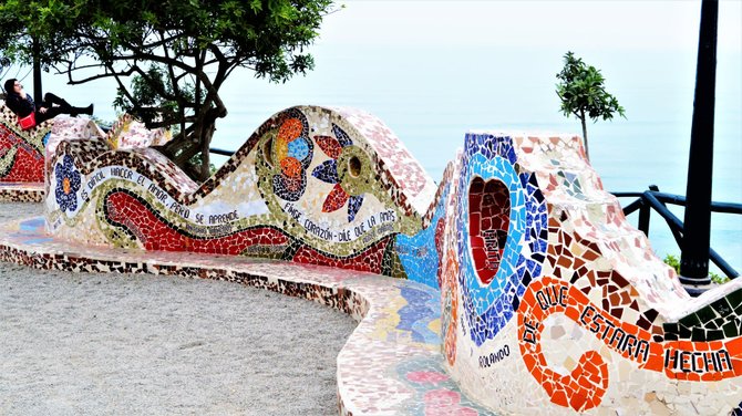 „Svajonių ambasadorių“ nuotr./Ne, tai ne Antonio Gaudi suprojektuotas parkas Barselonoje. Tai – Meilės parkas Limoje