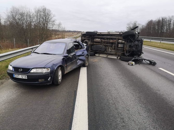 Facebook grupės „Reidas“ nuotr./Avarija autostradoje