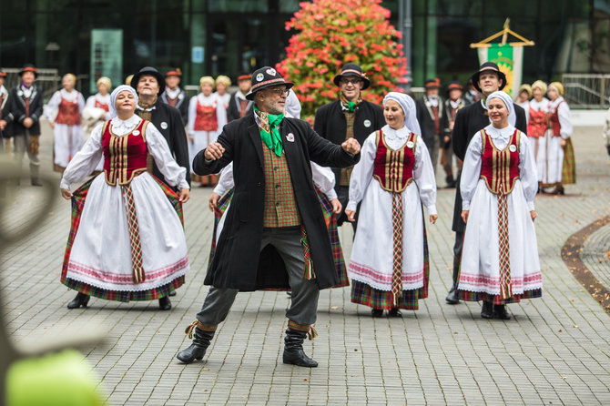 Organizatorių nuotr./Liaudiškų šokių festivalis „Palangos miestely“