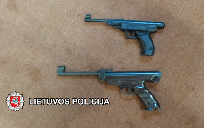 Klaipėdos apskrities VPK nuotr./Rasti ginklai