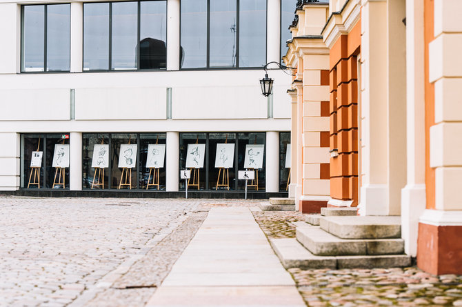 Domo Rimeikos nuotr./Paroda prie Klaipėdos dramos teatro