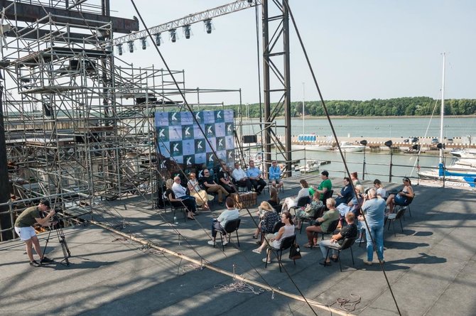 Organizatorių nuotr./Spaudos konferencija istoriniame elinge, virsiančiame scena