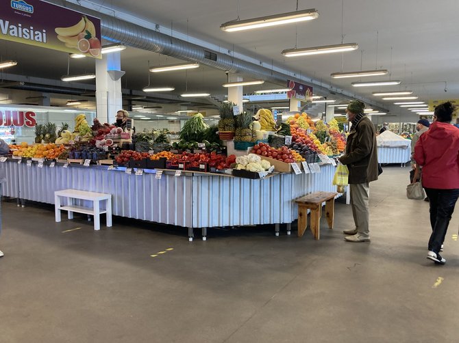 Aurelijos Jašinskienės/15min.lt nuotr./Klaipėdos Naujasis turgus antradienio rytą didžiuliu pirkėjų srautu nepasižymėjo.