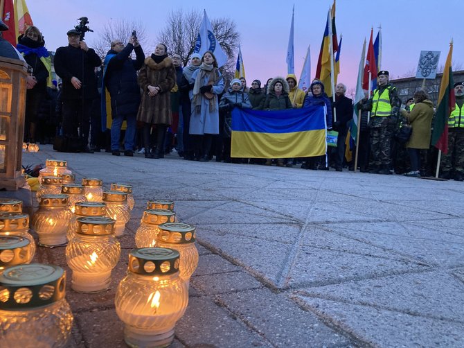 Aurelijos Jašinskienės/15min.lt nuotr./Klaipėdiečių palaikymo akcija Ukrainos gyventojams