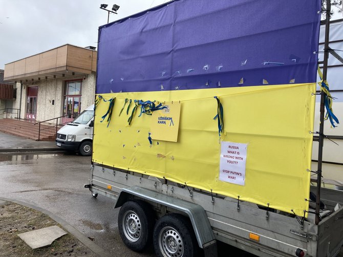 Aurelija Jašinskienė / 15min.lt photo / In Melnragė, Audros Street, the support center for Ukrainians has been operating for several months now, where donated items are constantly carried.