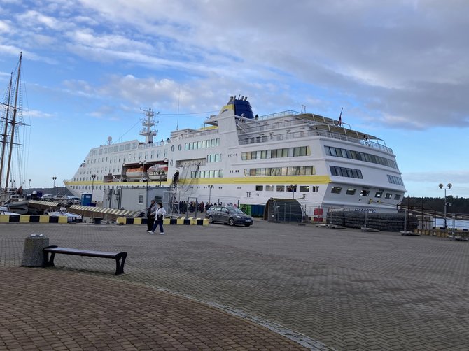 Aurelijos Jašinskienės/15min.lt nuotr./Į Klaipėdą pirmadienio rytą atplaukė pirmasis šį sezoną kruizinis laivas.