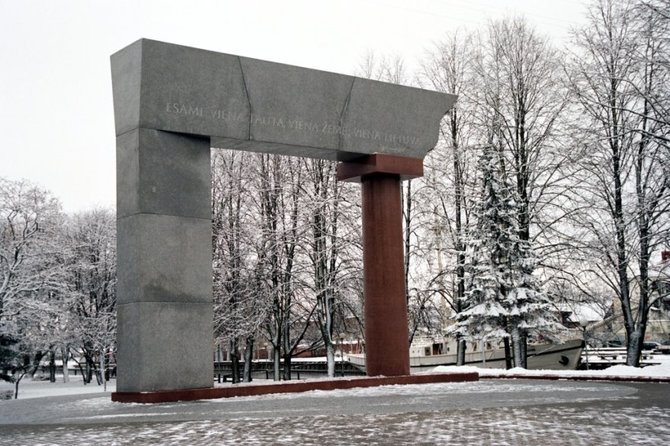 Organizatorių nuotr./Klaipėdos centre stovi Arūno Sakalausko sukurta arka.