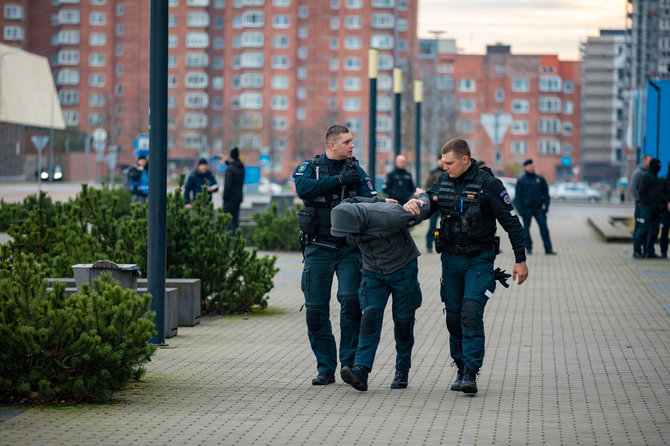 Klaipėdos apskrities VPK nuotr./Klaipėdoje pareigūnai mokėsi malšinti riaušes.