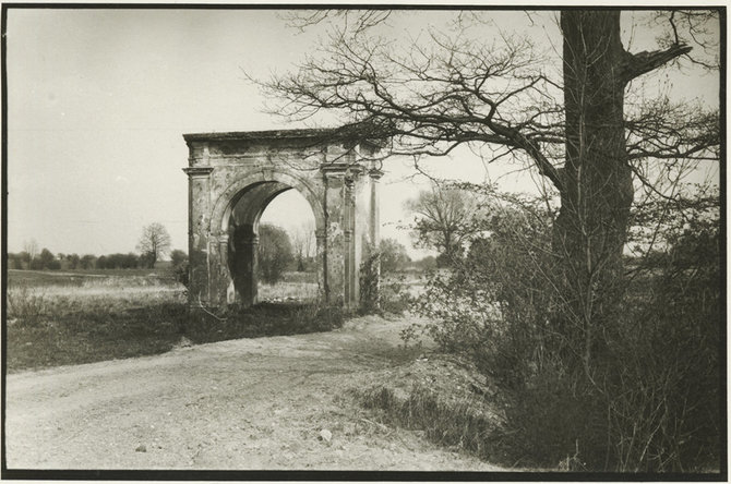 Iš Lietuvos fotomenininkų sąjungos archyvų/Raimundas Urbonas. „Perkaliai – Perkallen“, 1991.