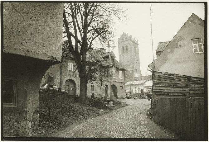 Iš Lietuvos fotomenininkų sąjungos archyvų/Raimundas Urbonas. „Vėluva – Wehlau“, 1991.