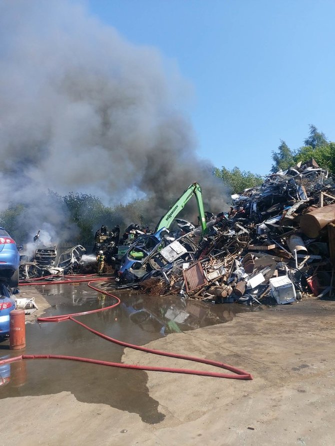 15min skaitytojo nuotr./Gaisras Kretingoje, metalo supirktuvėje