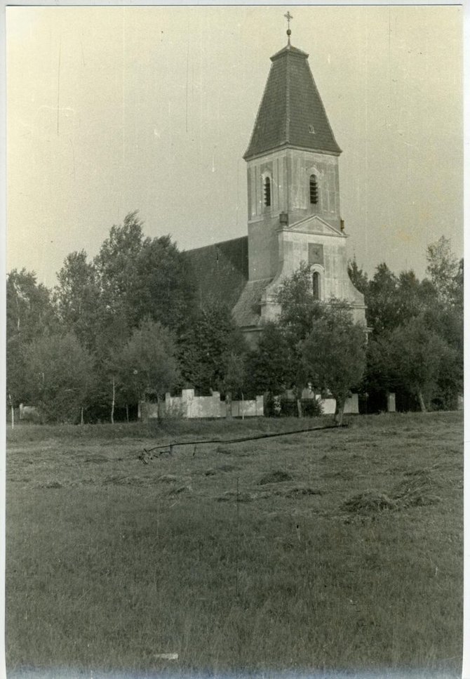 Mažosios Lietuvos istorijos muziejaus nuotr./Istorinė Karklės bažnyčia – arčiausiai jūros stovėjusi šventovė.