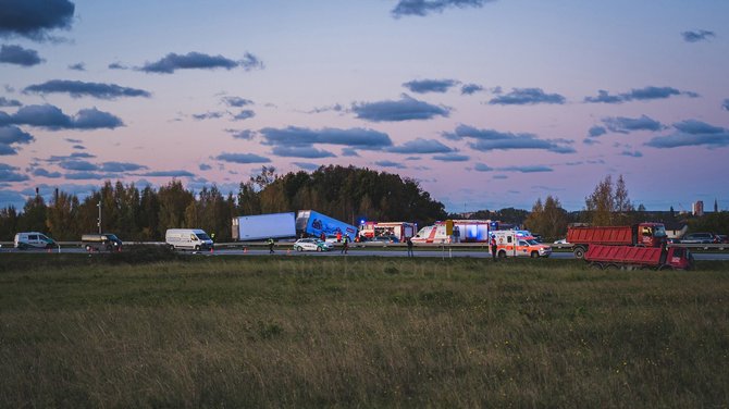 Vytauto nuotr./Avarija Palangos plente, netoli Jakų žiedo, visiškai sustabdė eismą prie Klaipėdos