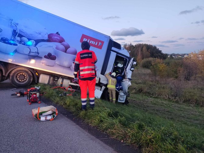 15min.lt skaitytojo nuotr./Avarija Palangos plente, netoli Jakų žiedo, visiškai sustabdė eismą prie Klaipėdos