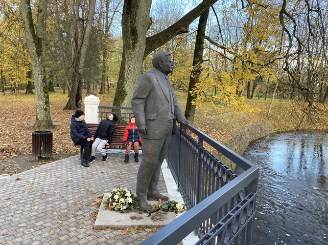 Aurelijos Jašinskienės / 15min.lt nuotr./Paminklas Bronislovui Lubiui