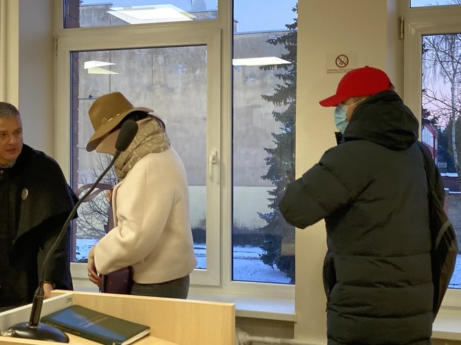 Aurelijos Jašinskienės / 15min.lt nuotr./Alesija ir Dinas Trilikauskai teisme