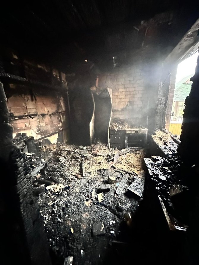15min.lt skaitytojo nuotr./Šilutės rajone, Bikavėnų kaime, sudegė namas.
