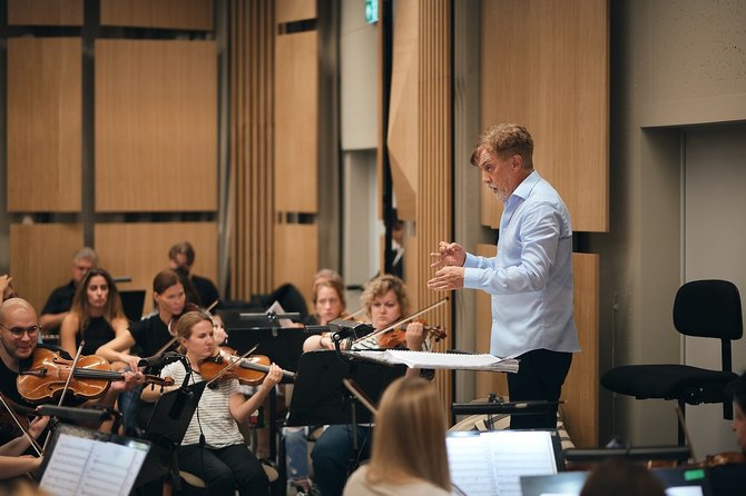 Dainiaus Kažukausko nuotr./ Dante Santiago Anzolini ir Klaipėdos valstybinio muzikinio teatro orkestras